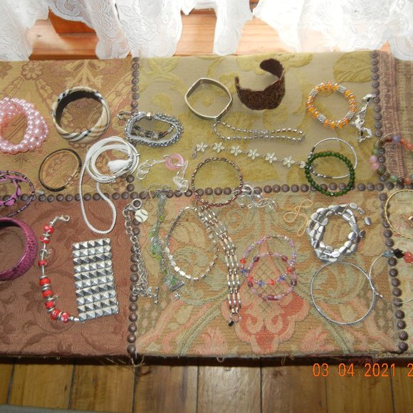unbranded Jewelry - Vintage To Now Boho hippie Bracelet Bundle (jew19)